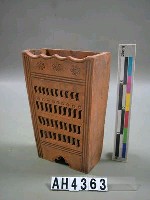 藏品(磚燒長方形筷筒)的圖片